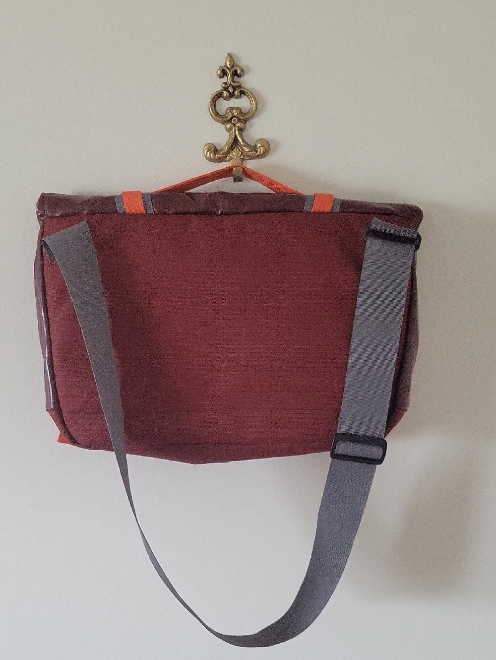 Patagonia Black Hole Mini Messenger 12L Bag Burgundy Rust with Orange Accents